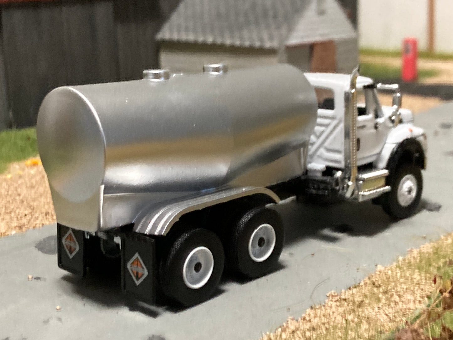 1/64 Liquid Fertilizer Tender on IH WorkStar Truck 4,000 gallon