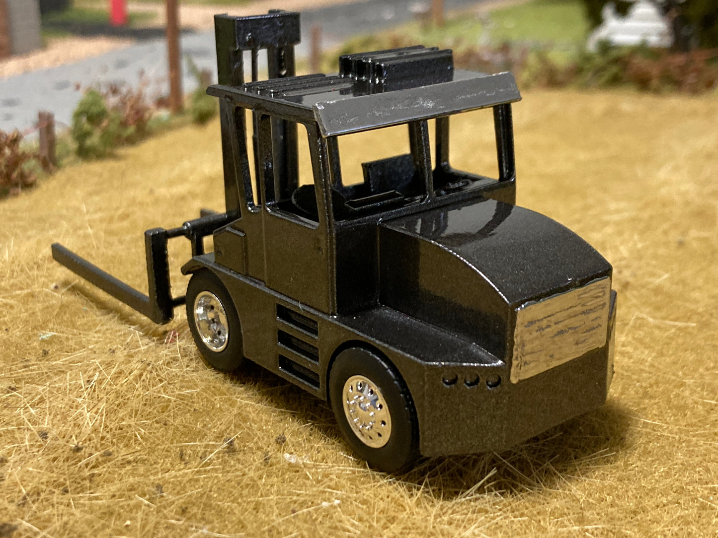 1/64 Hay Squeeze Dark Gray