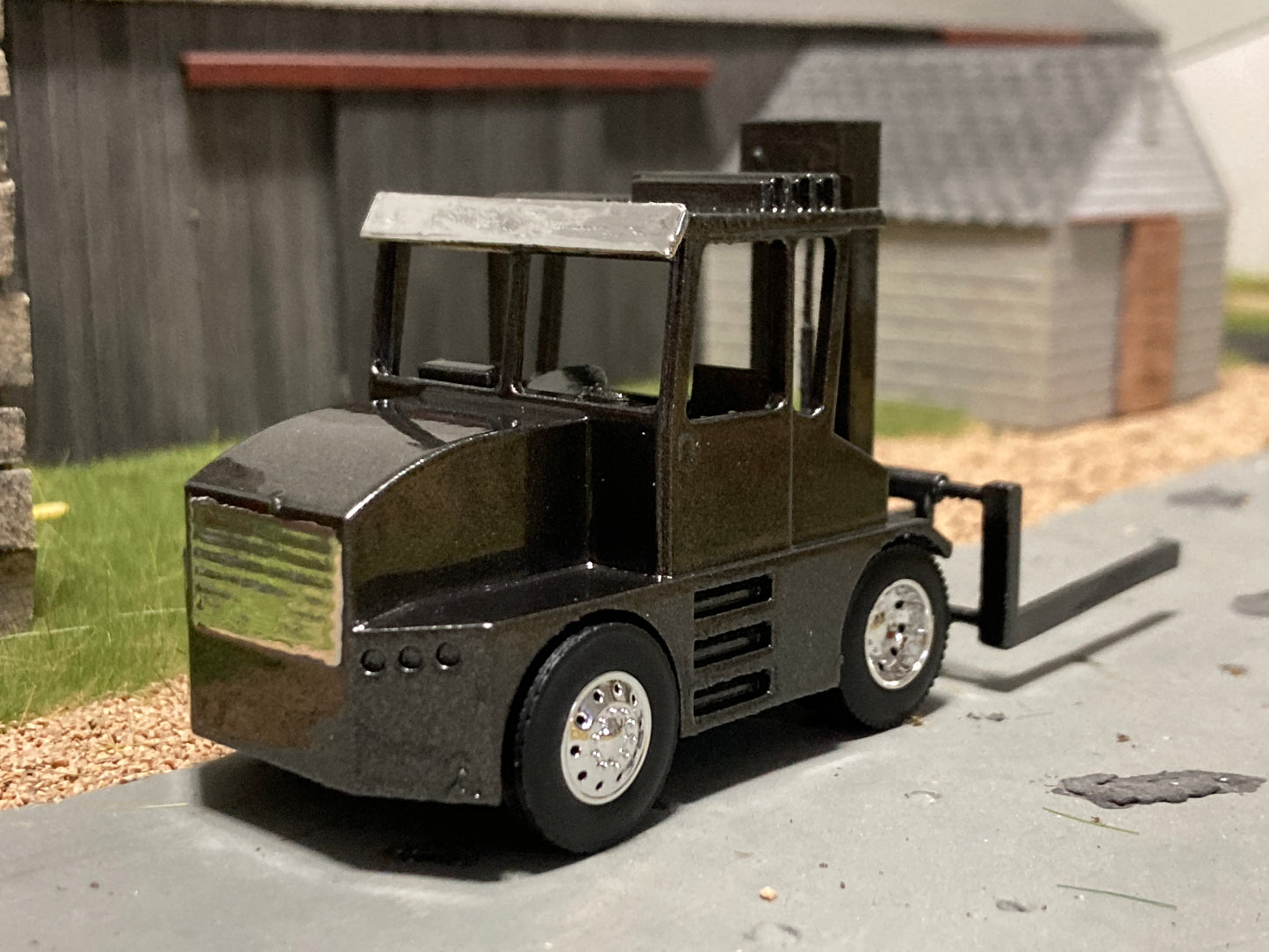 1/64 Hay Squeeze Dark Gray