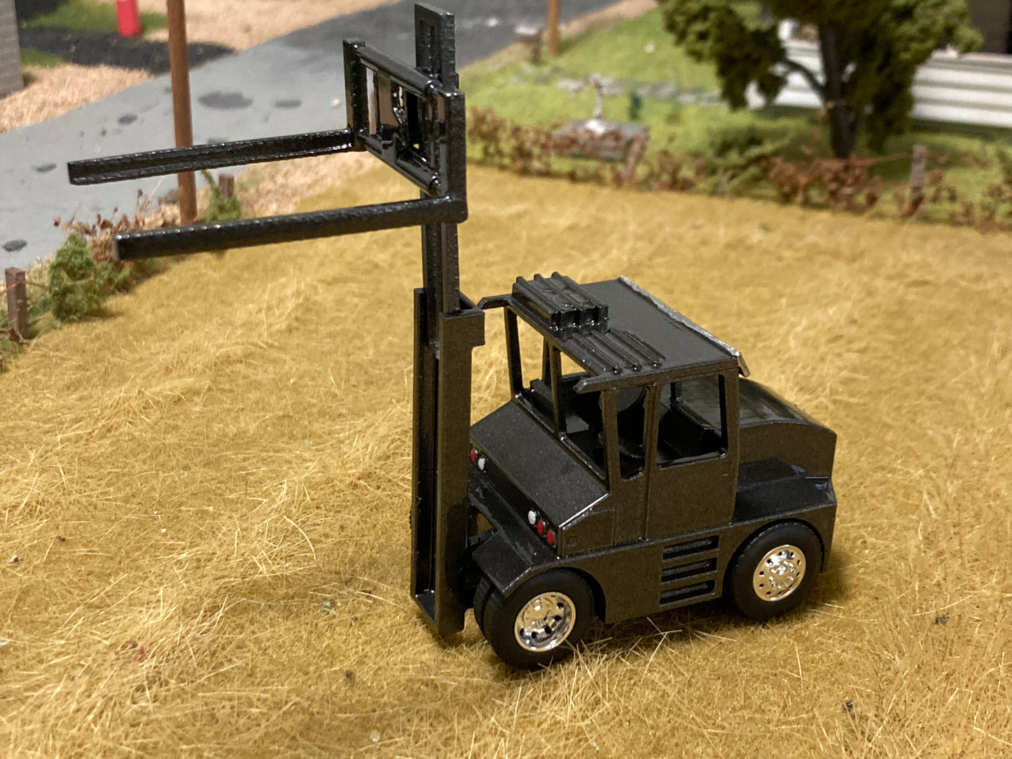 1/64 Hay Squeeze Dark Gray