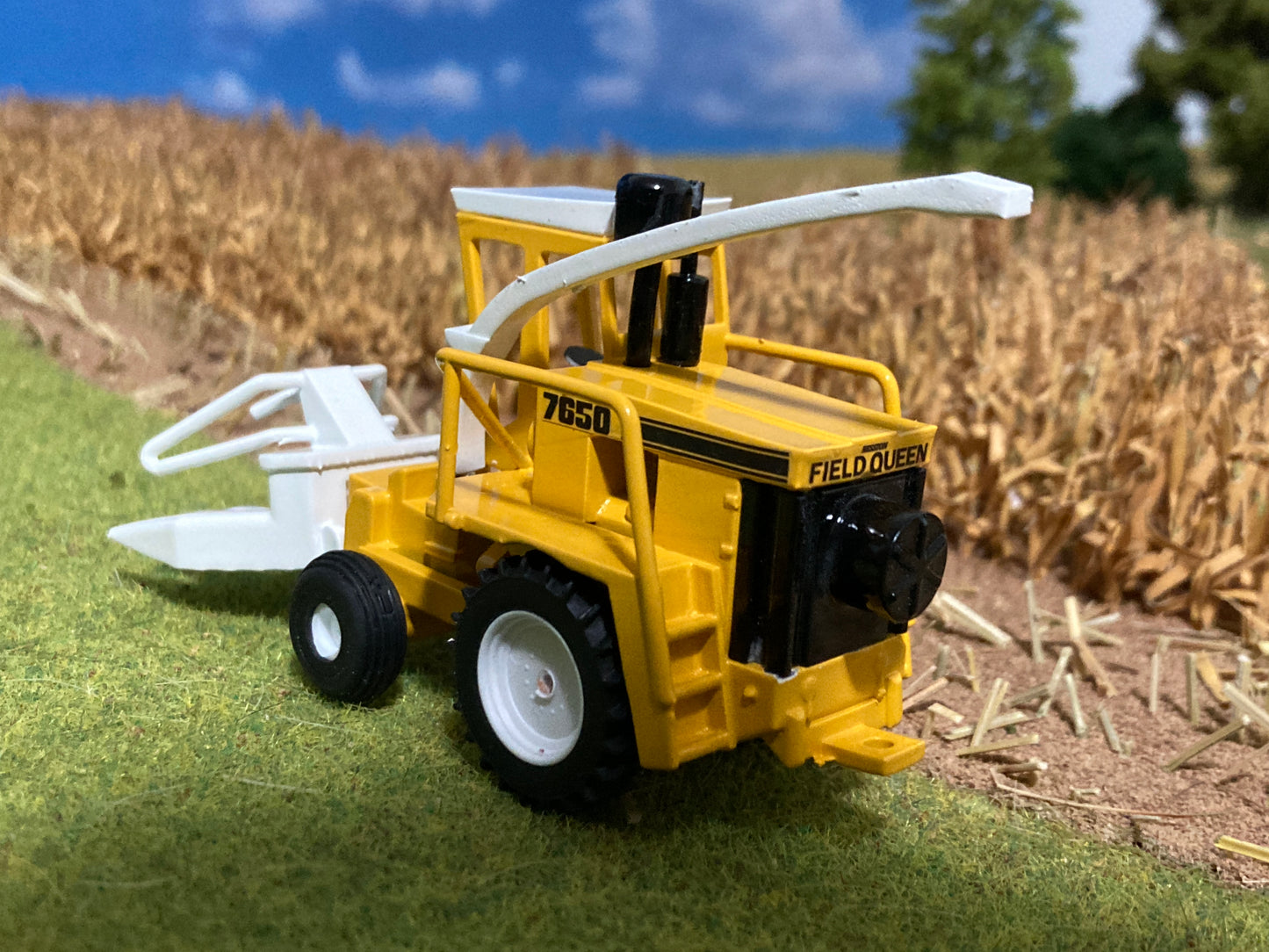 1/64 Field Queen 7650 Forage Harvester Yellow (with 2 Heads)