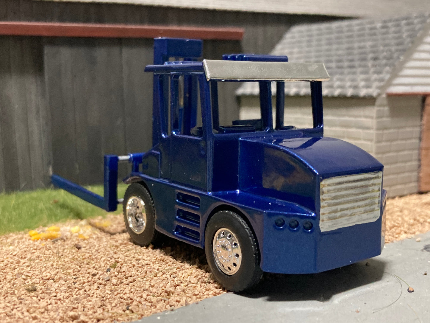 1/64 Hay Squeeze Blue