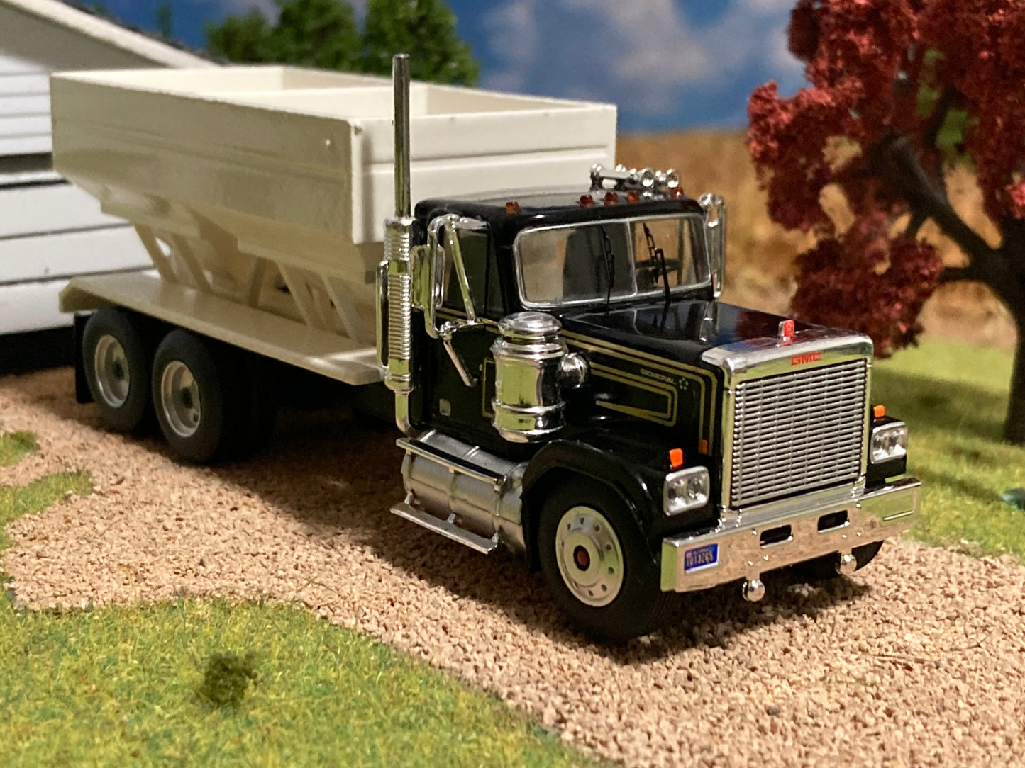 1/64 GMC General Truck with Fertilizer Tender Black