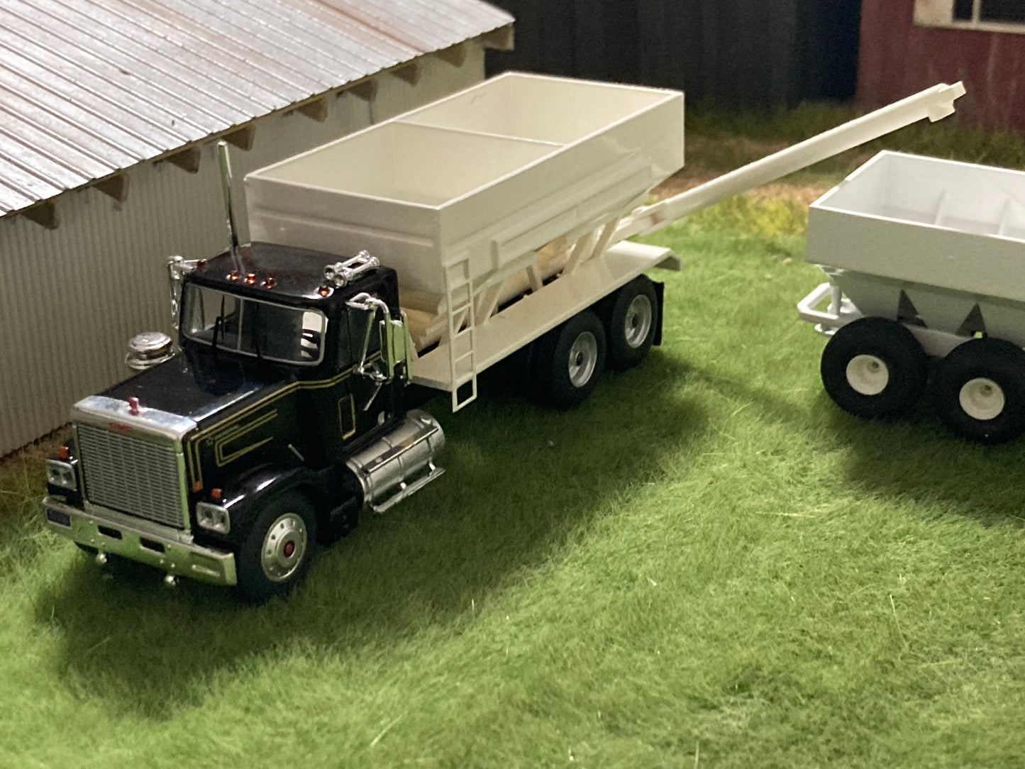 1/64 GMC General Truck with Fertilizer Tender Black