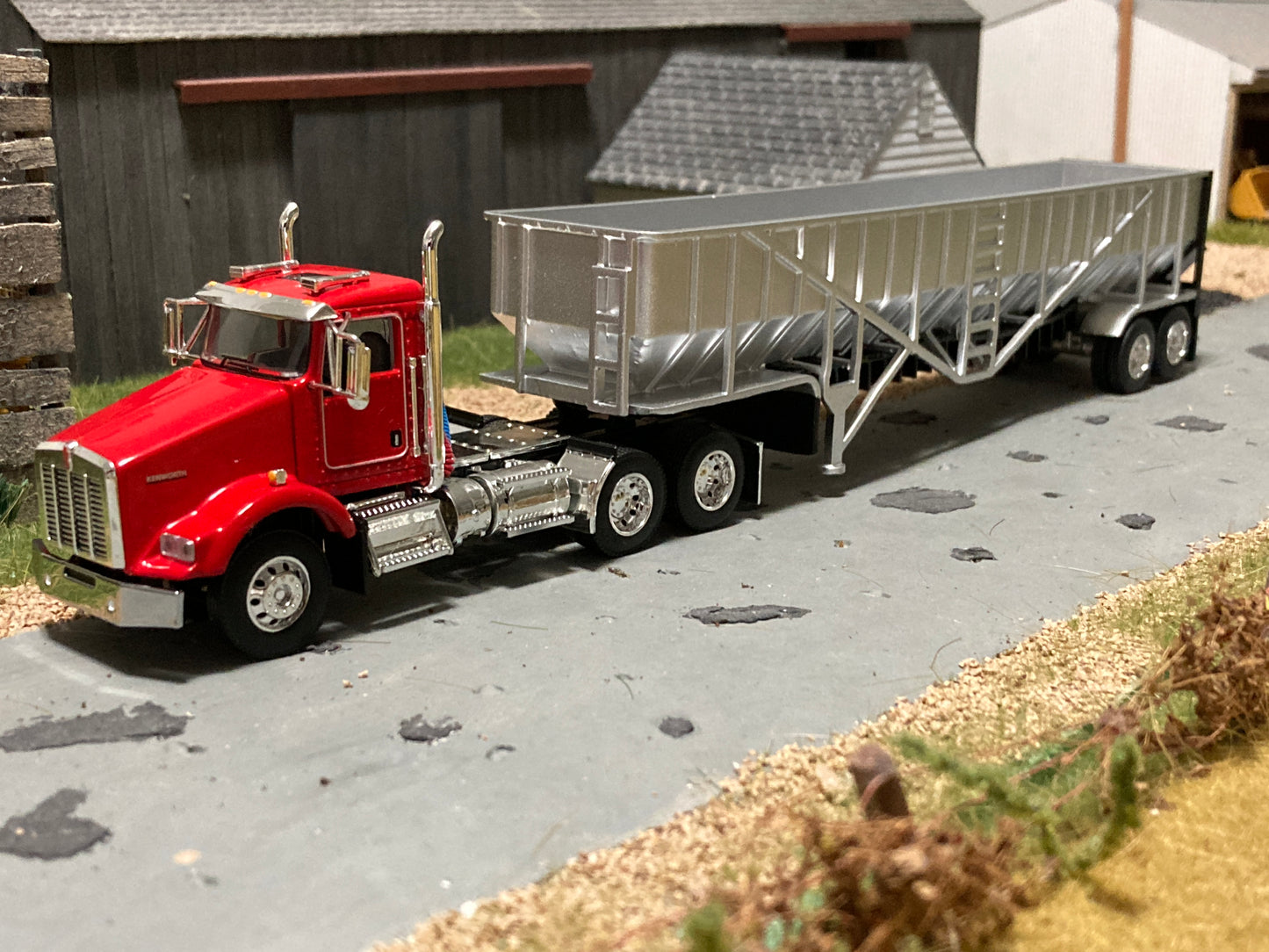 1/64 Live Bottom Belt Trailer Tandem Axle Black Door