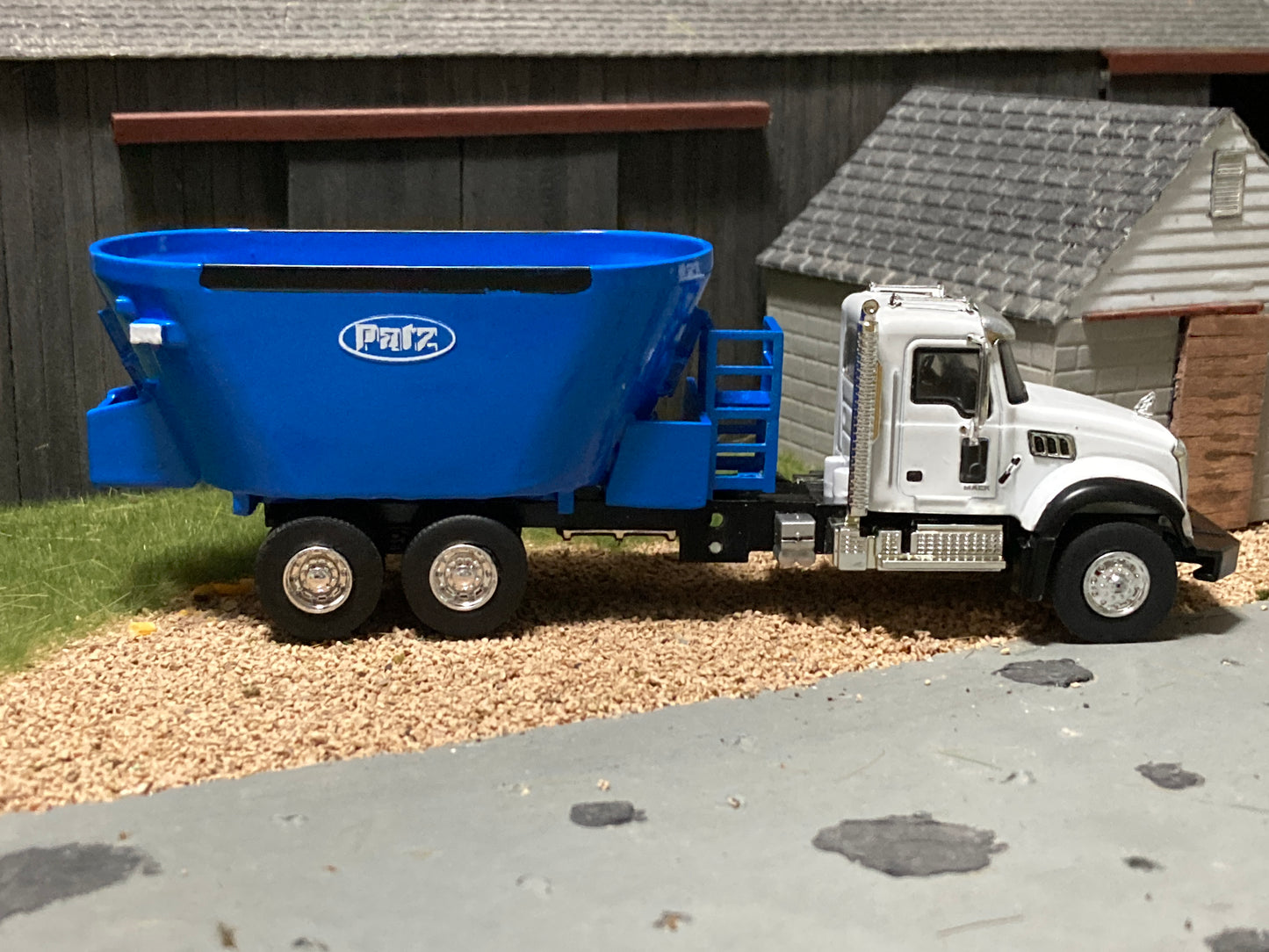 1/64 Vertical Feed Twin Screw Blue on White Mack Granite Truck