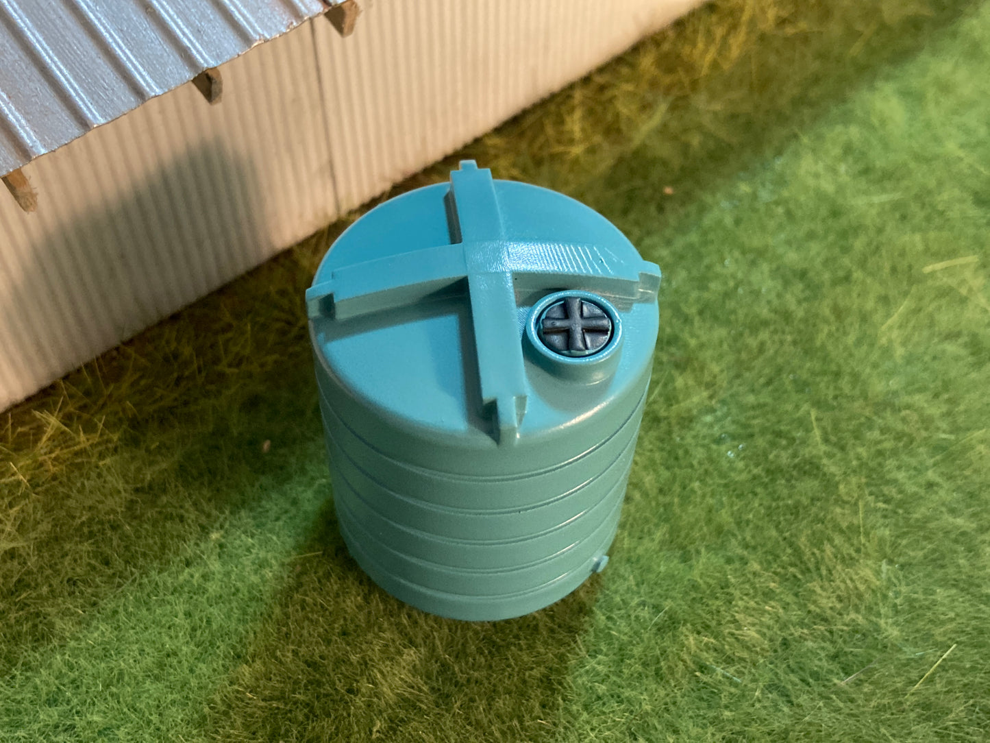 1/64 1,550 Gallon Standing Liquid Tank