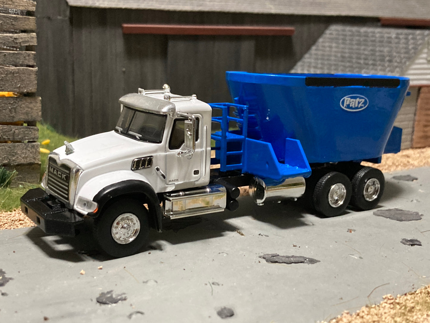 1/64 Vertical Feed Twin Screw Blue on White Mack Granite Truck