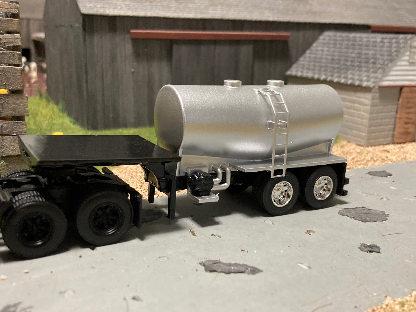 1/64 Liquid Fertilizer Tender Trailer 3,250 gallons