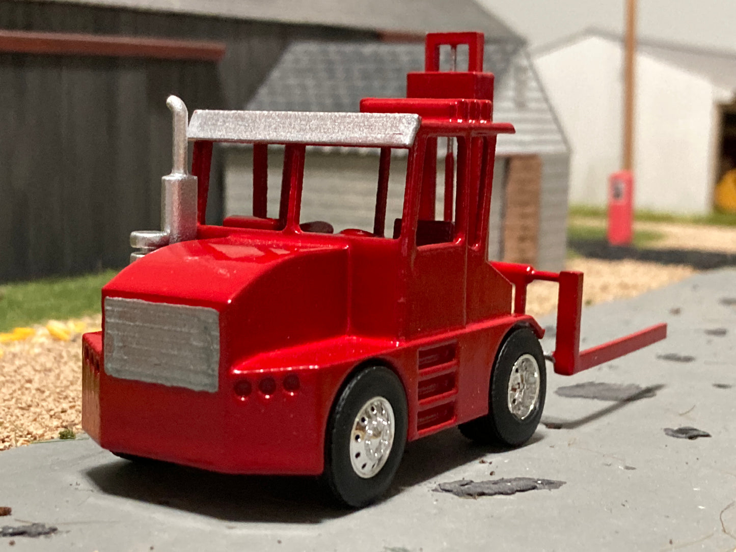 1/64 Hay Squeeze Red
