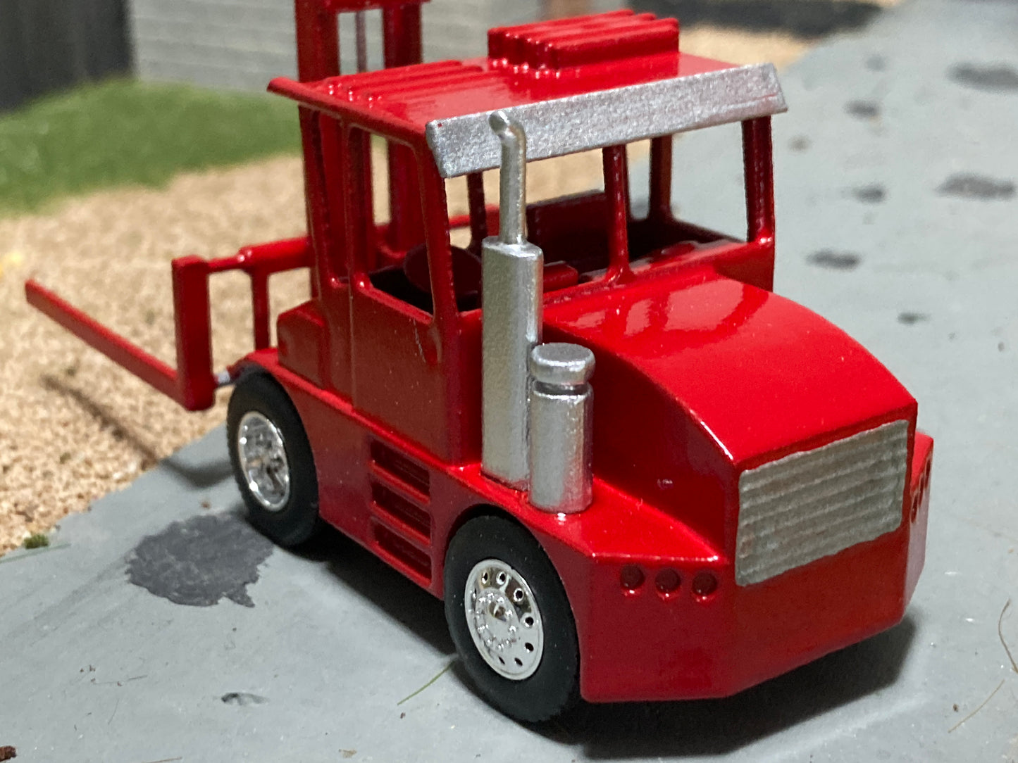 1/64 Hay Squeeze Red