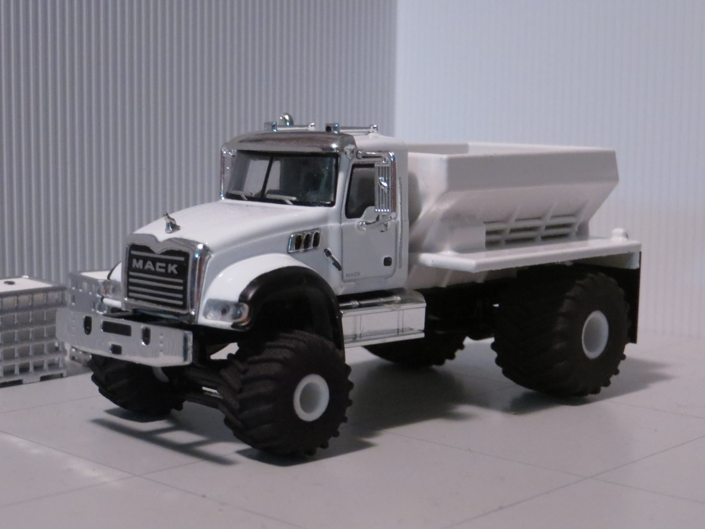 164 Mack Granite Fertilizer Spreader Floater Truck 2 Scale Fabrications 3953