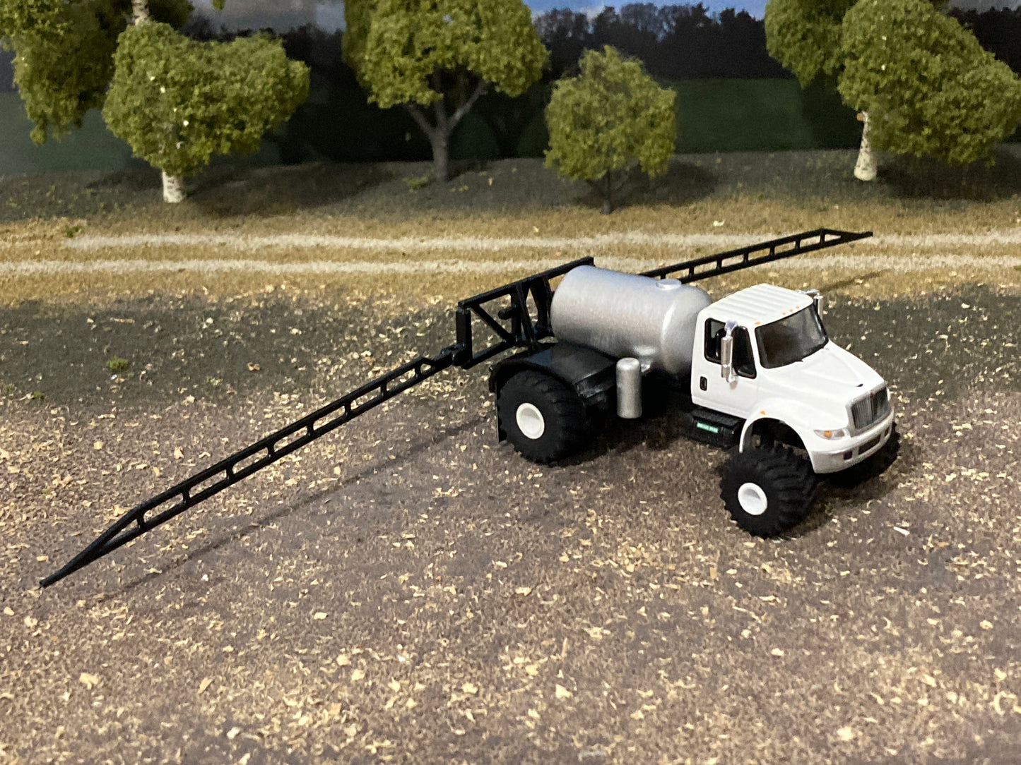 1/64 IH 4400 Floater Sprayer Truck