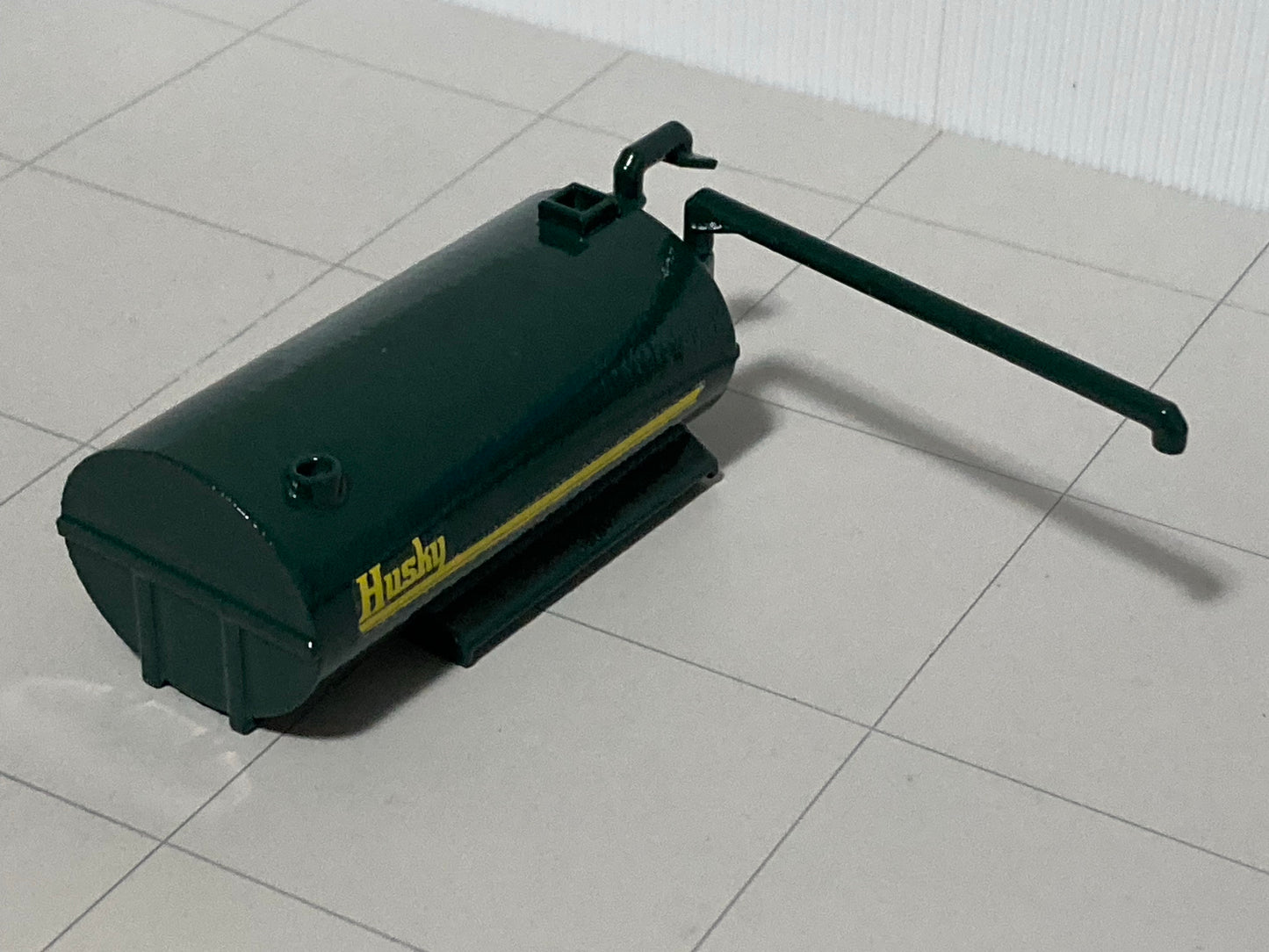 1/64 Husky Manure Spreader for Trucks 4,000 gallon