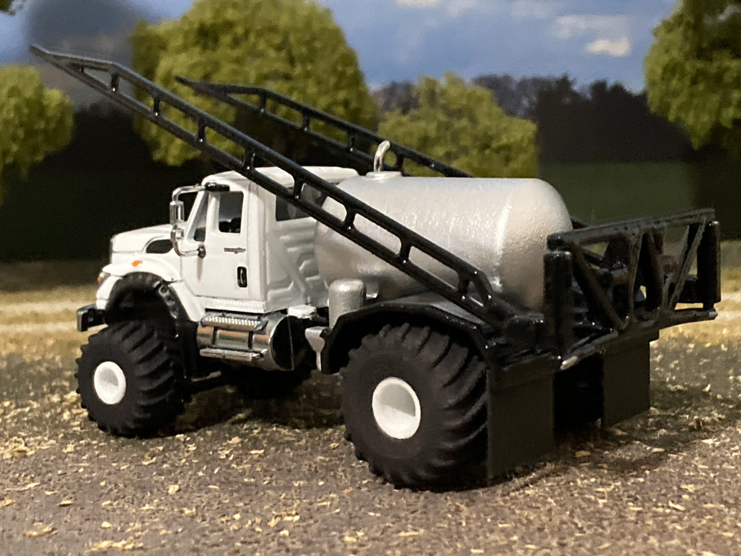 1/64 IH Workstar Floater Sprayer Truck