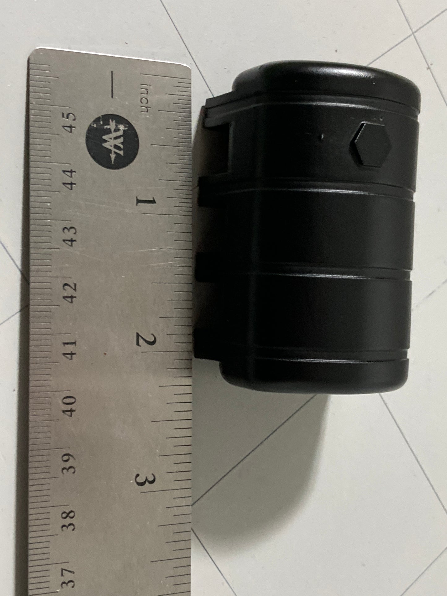 1/64 3,250 Gallon Leg Tank Black