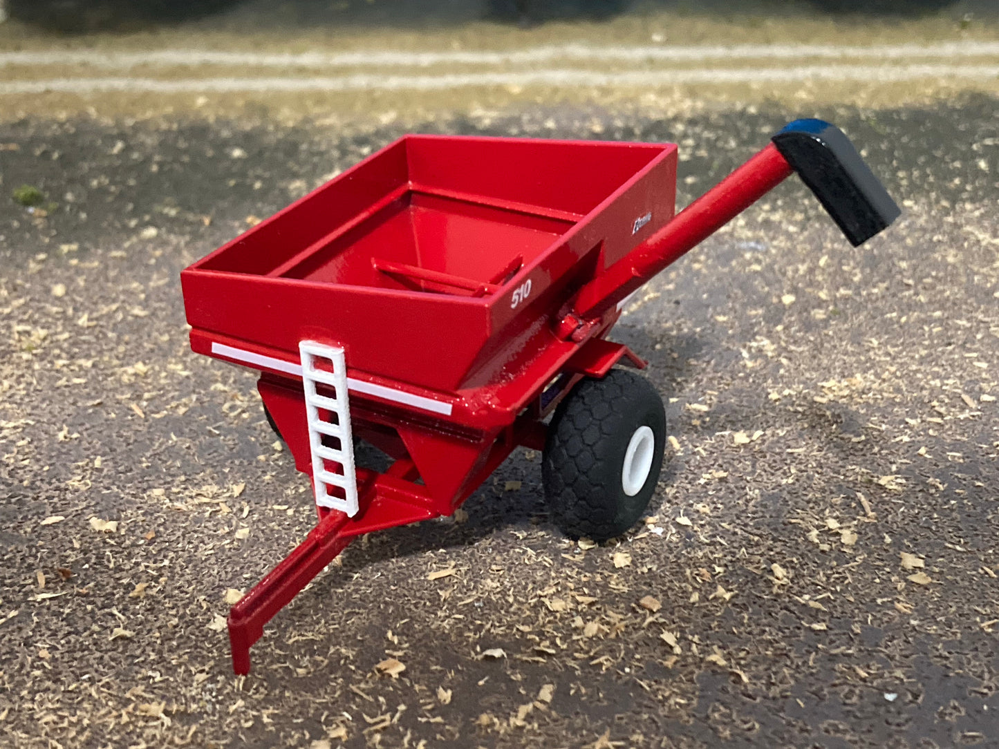 1/64 EZ Trail 510 Grain Cart Red