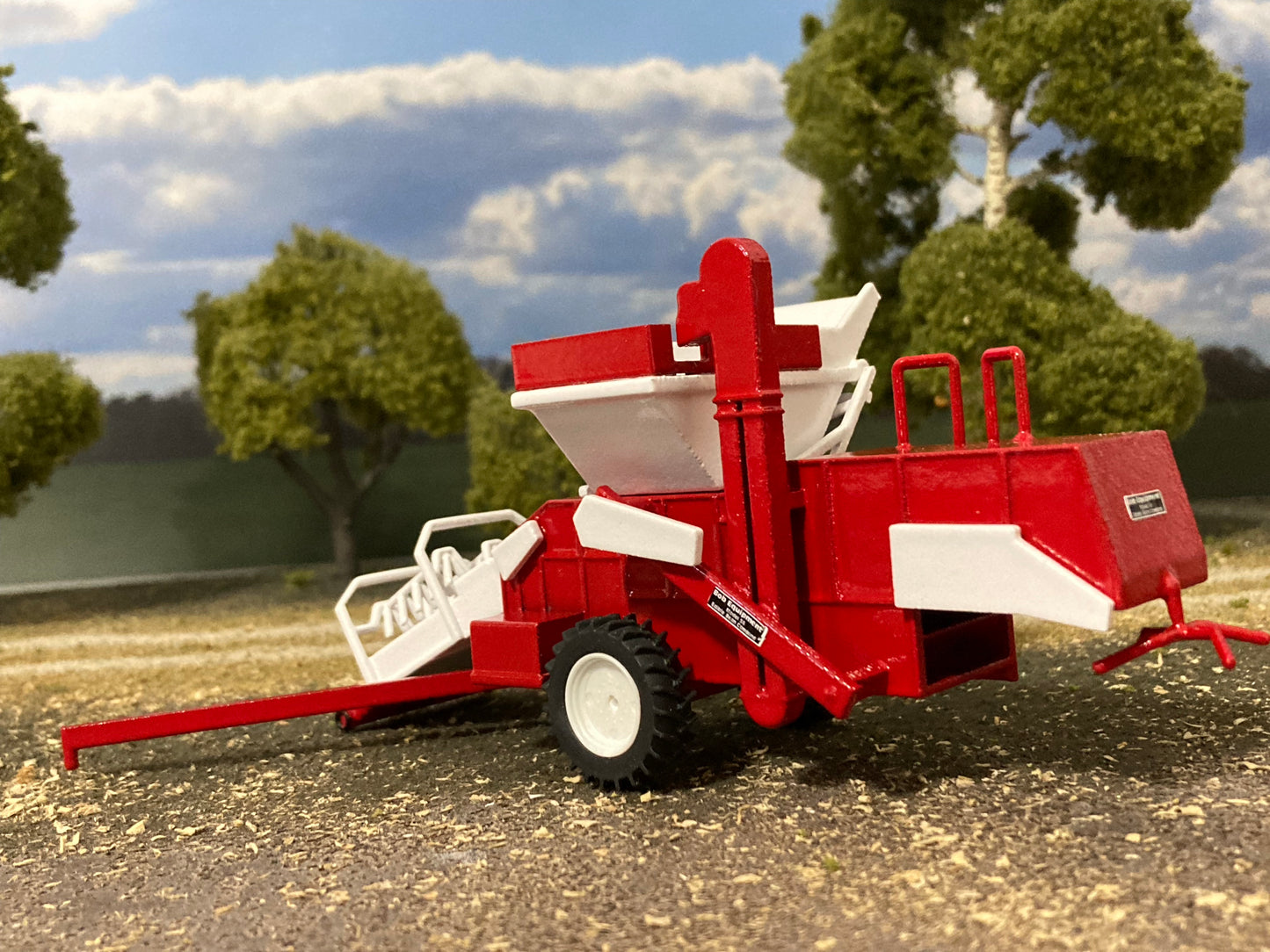 1/64 Bob Model 56 Edible Bean Combine Red