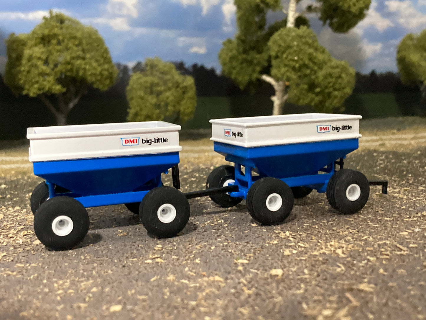 1/64 275 bu. DMI Gravity Wagon