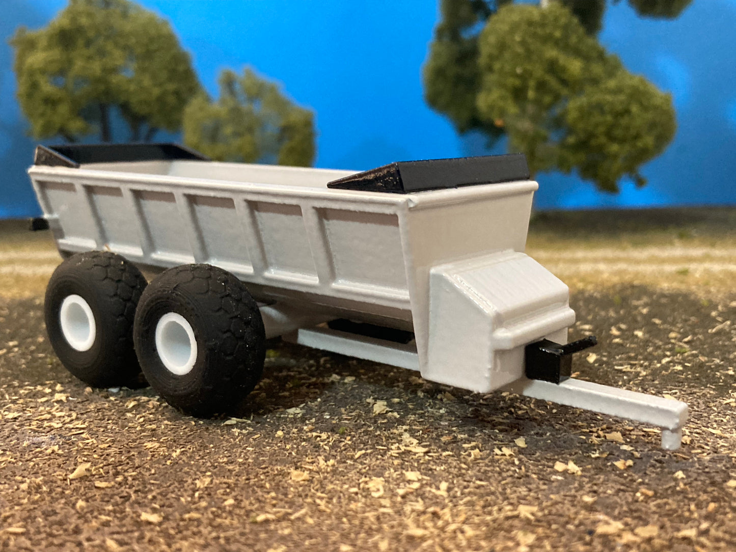 1/64 Gray V Tank Manure Spreader