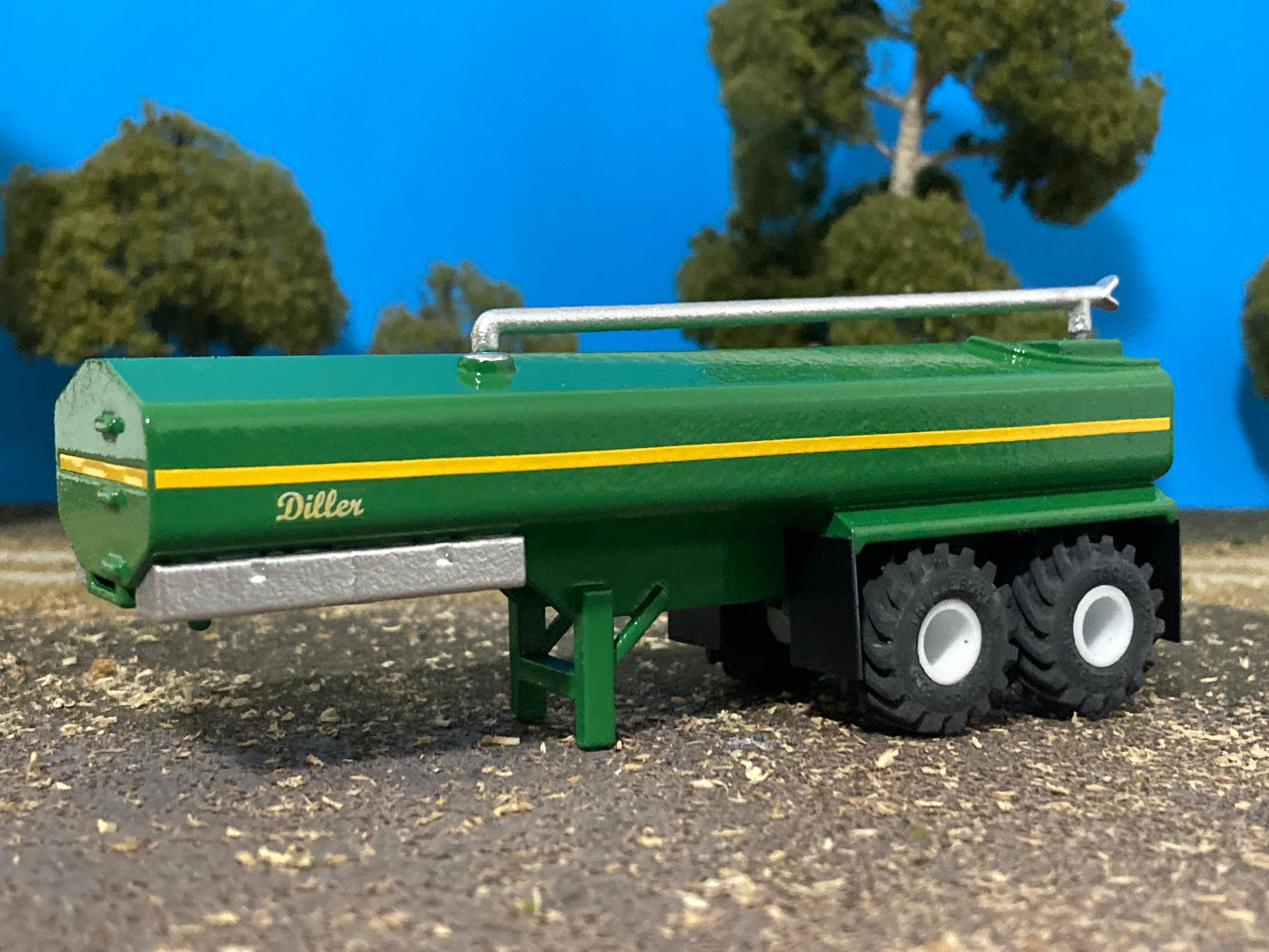 1/64 Diller Manure Spreader Trailer Tandem Axle Mud Tires