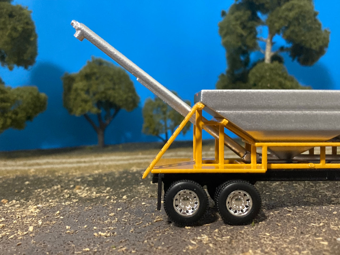 1/64 Rear Discharge Fertilizer Tender Trailer