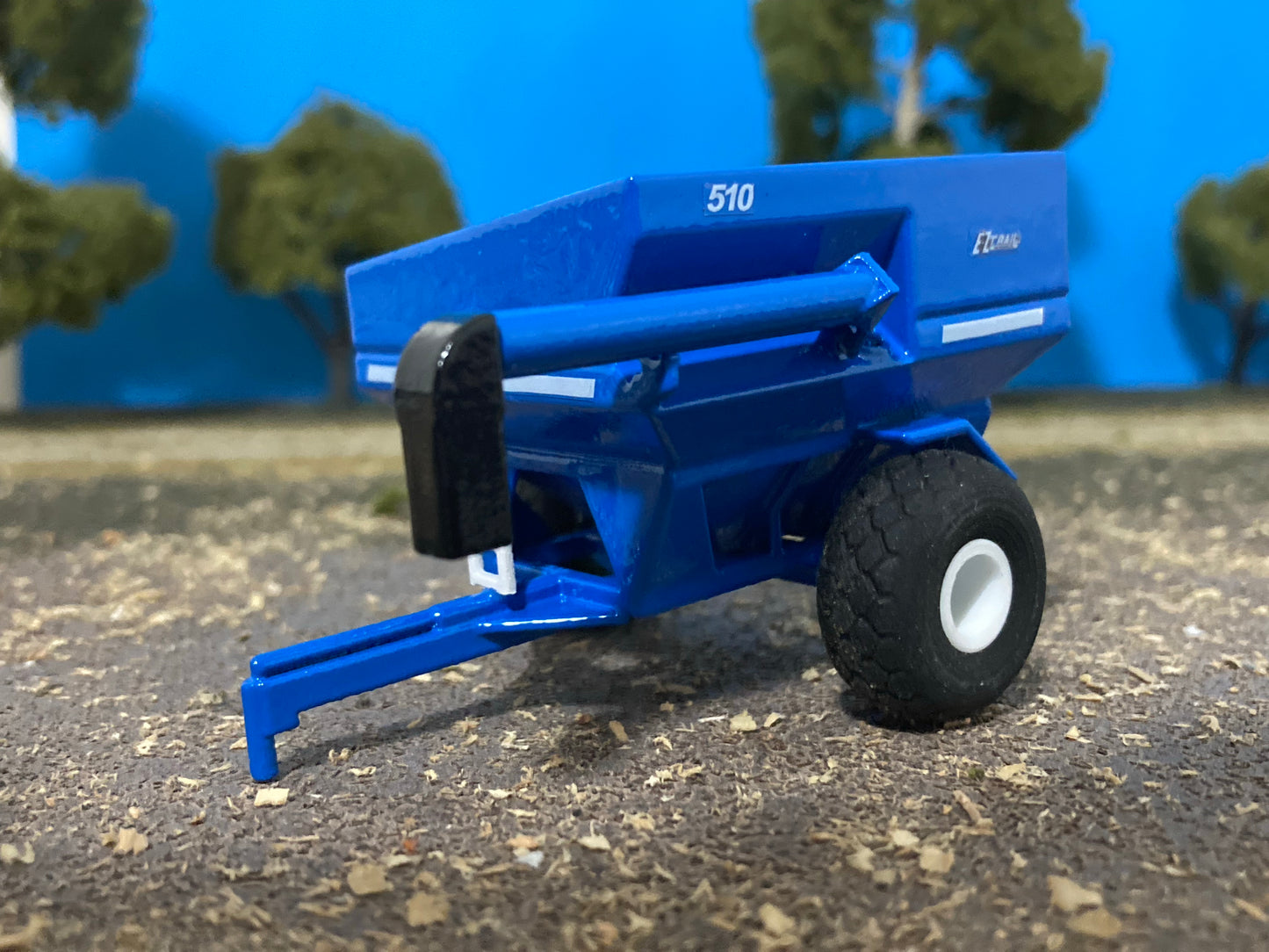 1/64 EZ Trail 510 Grain Cart Blue