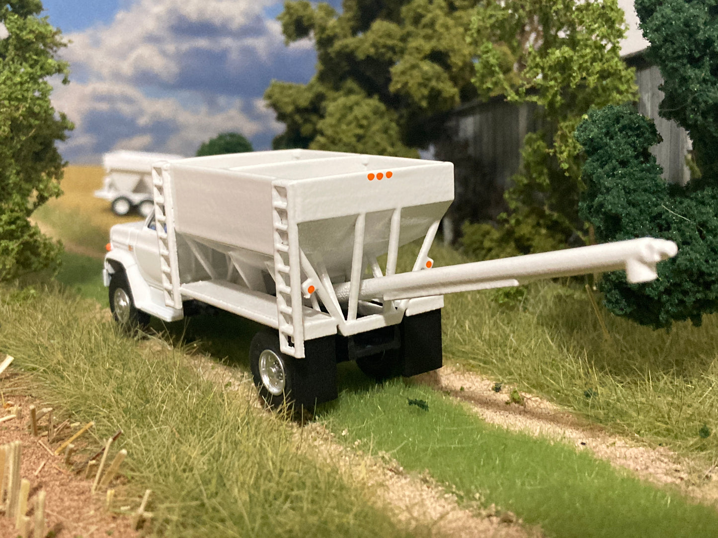 1/64 Rear Discharge Fertilizer Tender on Chevy C60 Truck