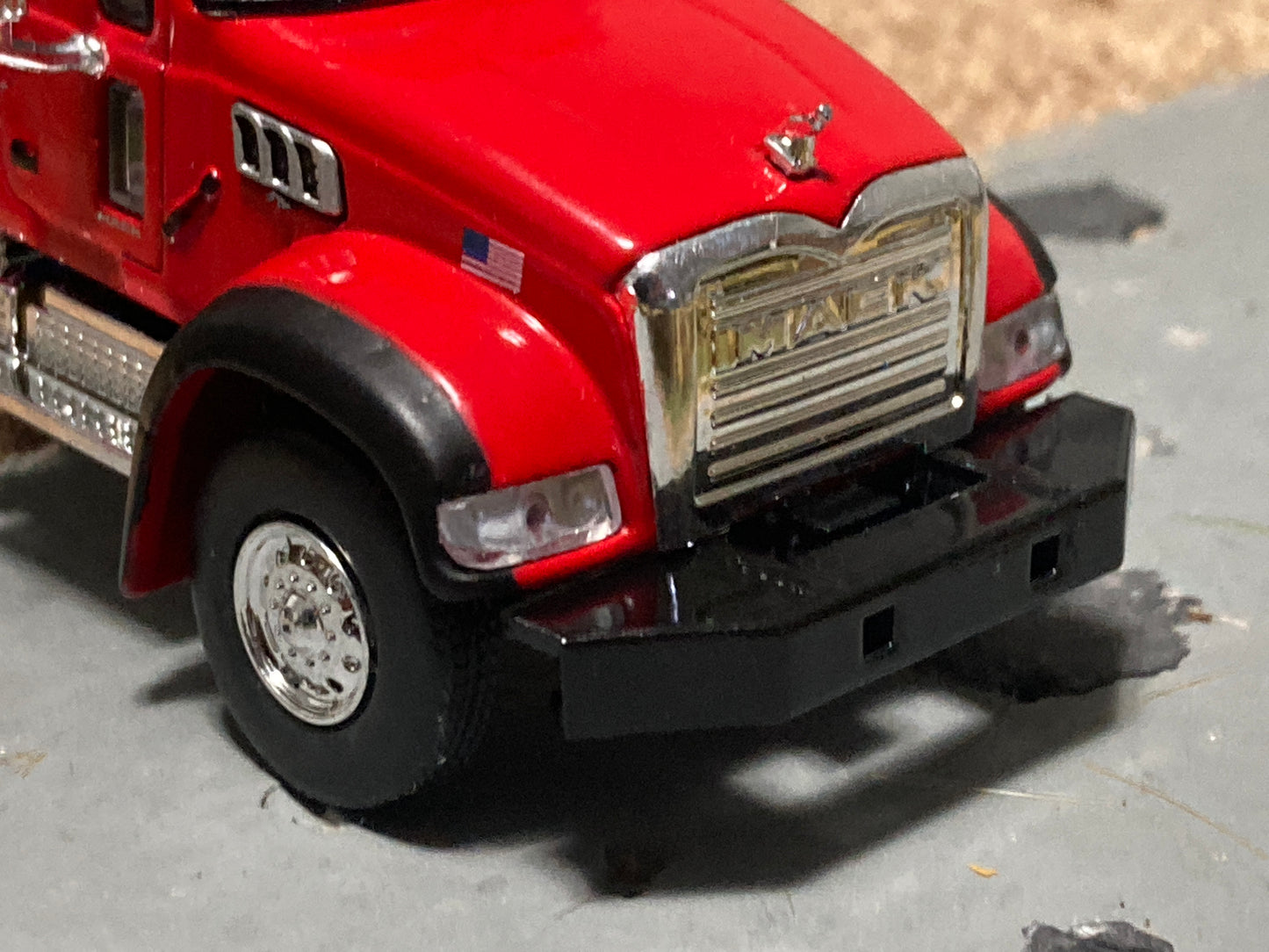 1/64 Vertical Feed Twin Screw Blue on Red Mack Granite Truck