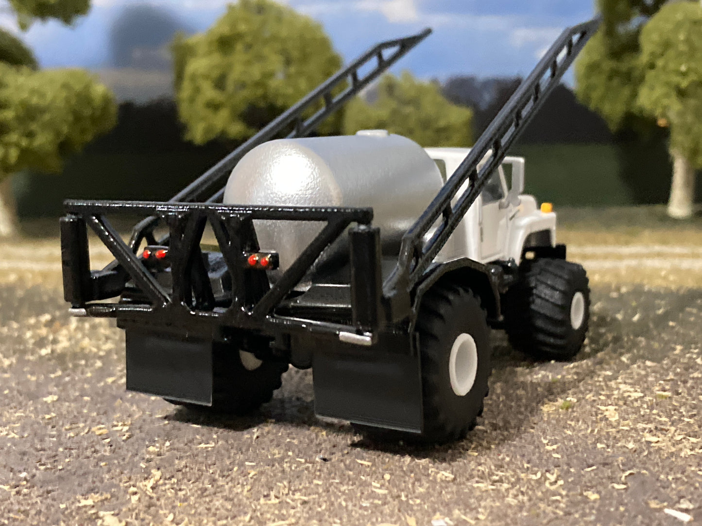1/64 IH S-Series Floater Sprayer Truck