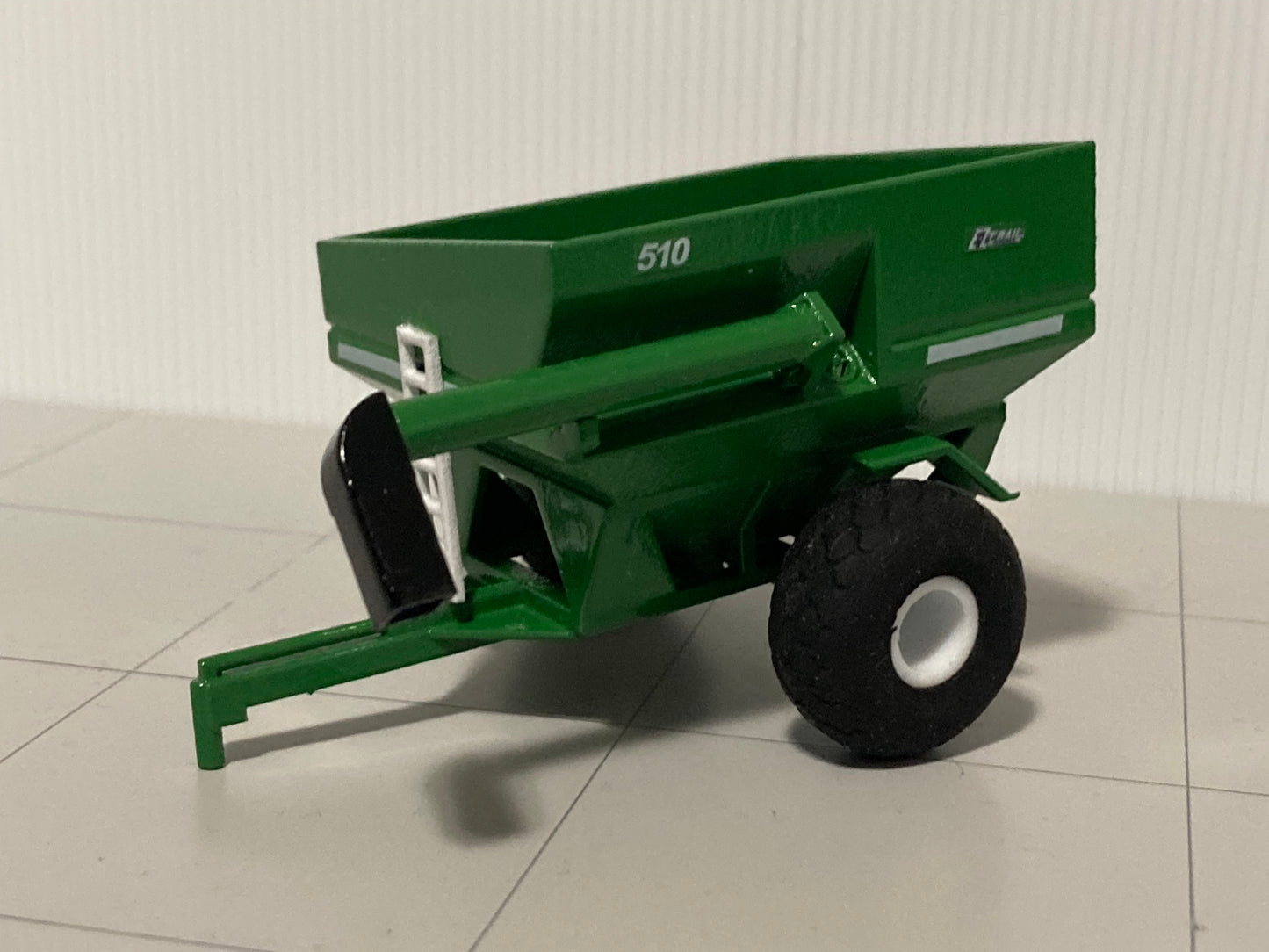 1/64 EZ Trail 510 Grain Cart Green