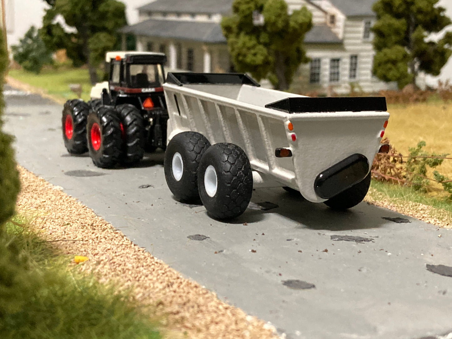 1/64 Gray V Tank Manure Spreader