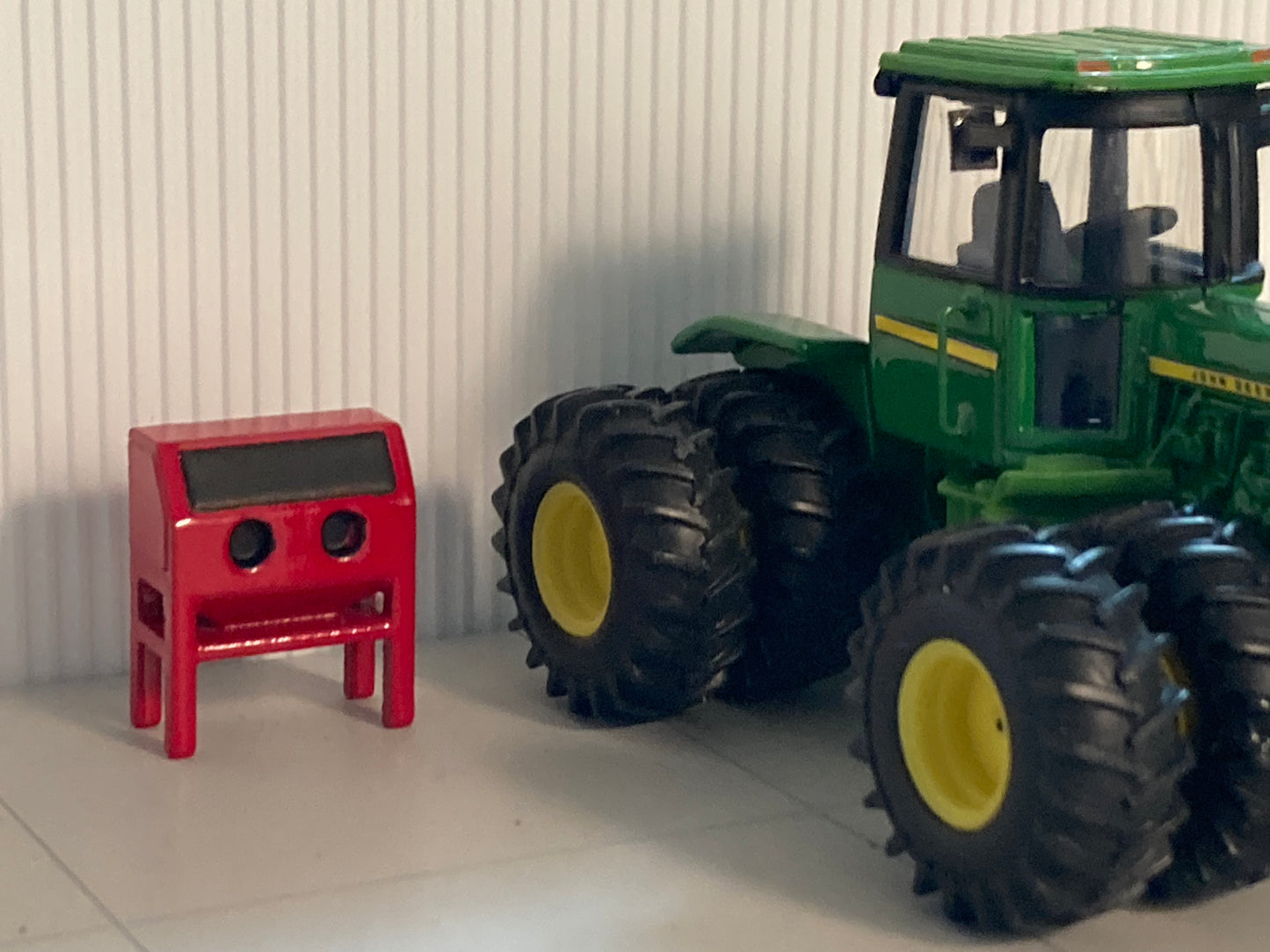 1/64 Sand Blasting Cabinet Red