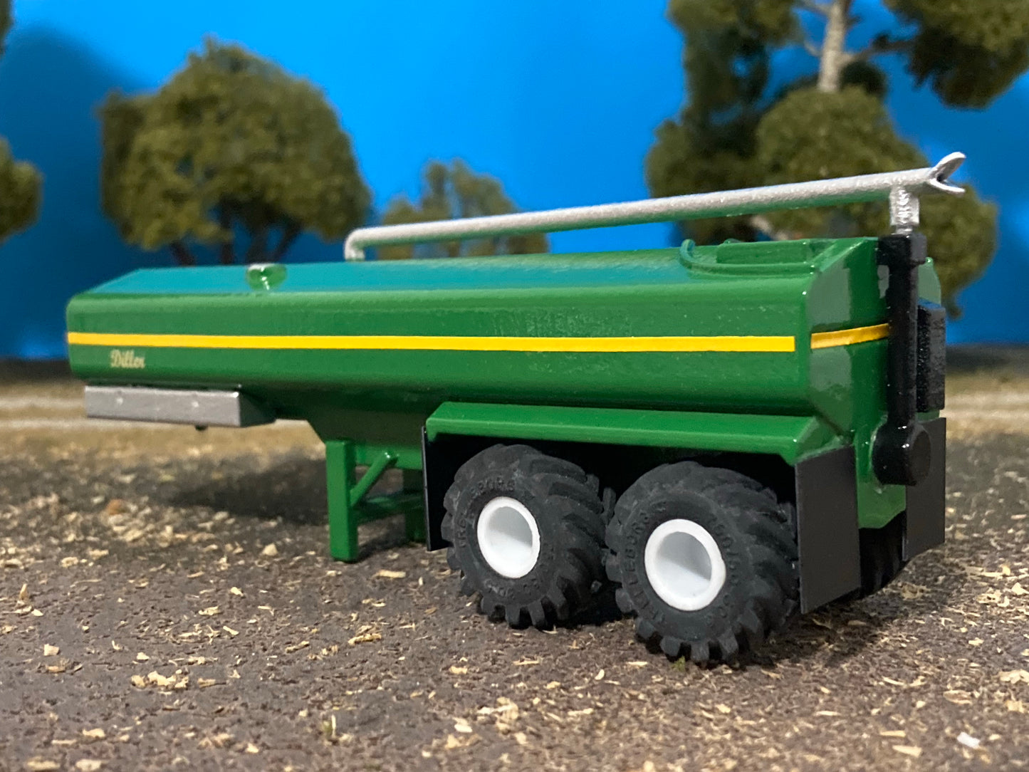 1/64 Diller Manure Spreader Trailer Tandem Axle Mud Tires
