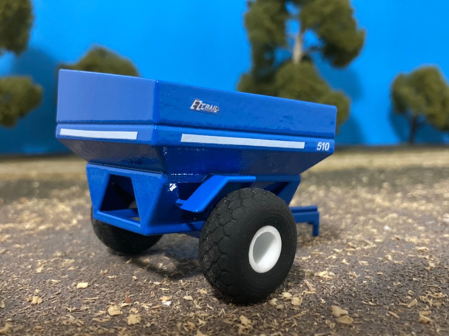 1/64 EZ Trail 510 Grain Cart Blue