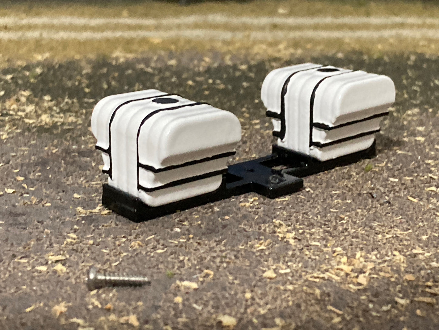 1/64 Big John Saddle Tanks (white/black)