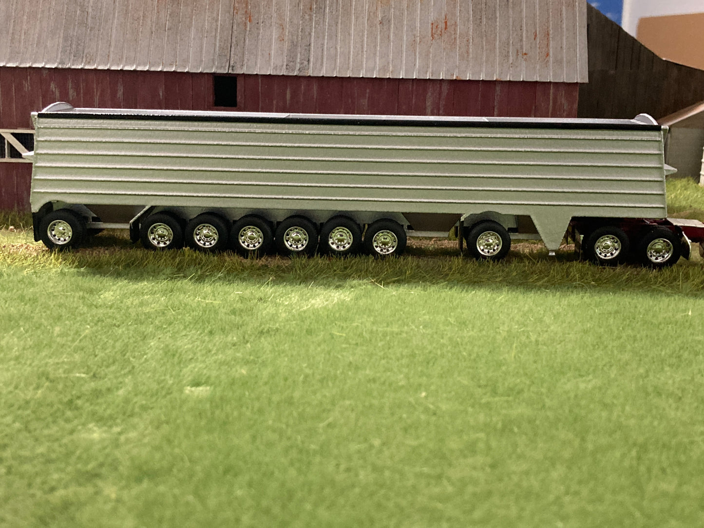 1/64 8 Axle 3 Hopper Grain Trailer for Semi Trucks