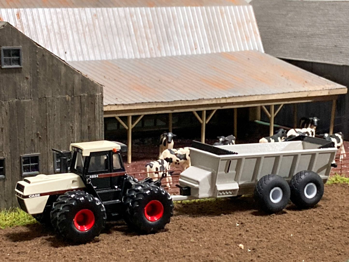 1/64 Gray V Tank Manure Spreader