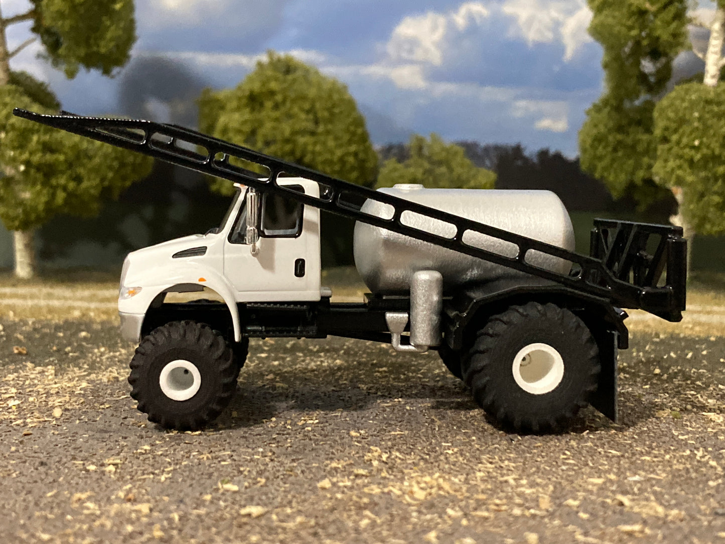 1/64 IH 4400 Floater Sprayer Truck