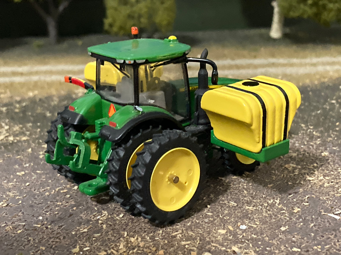 1/64 Big John Saddle Tanks for Straight Frame Tractors (Green/Yellow)