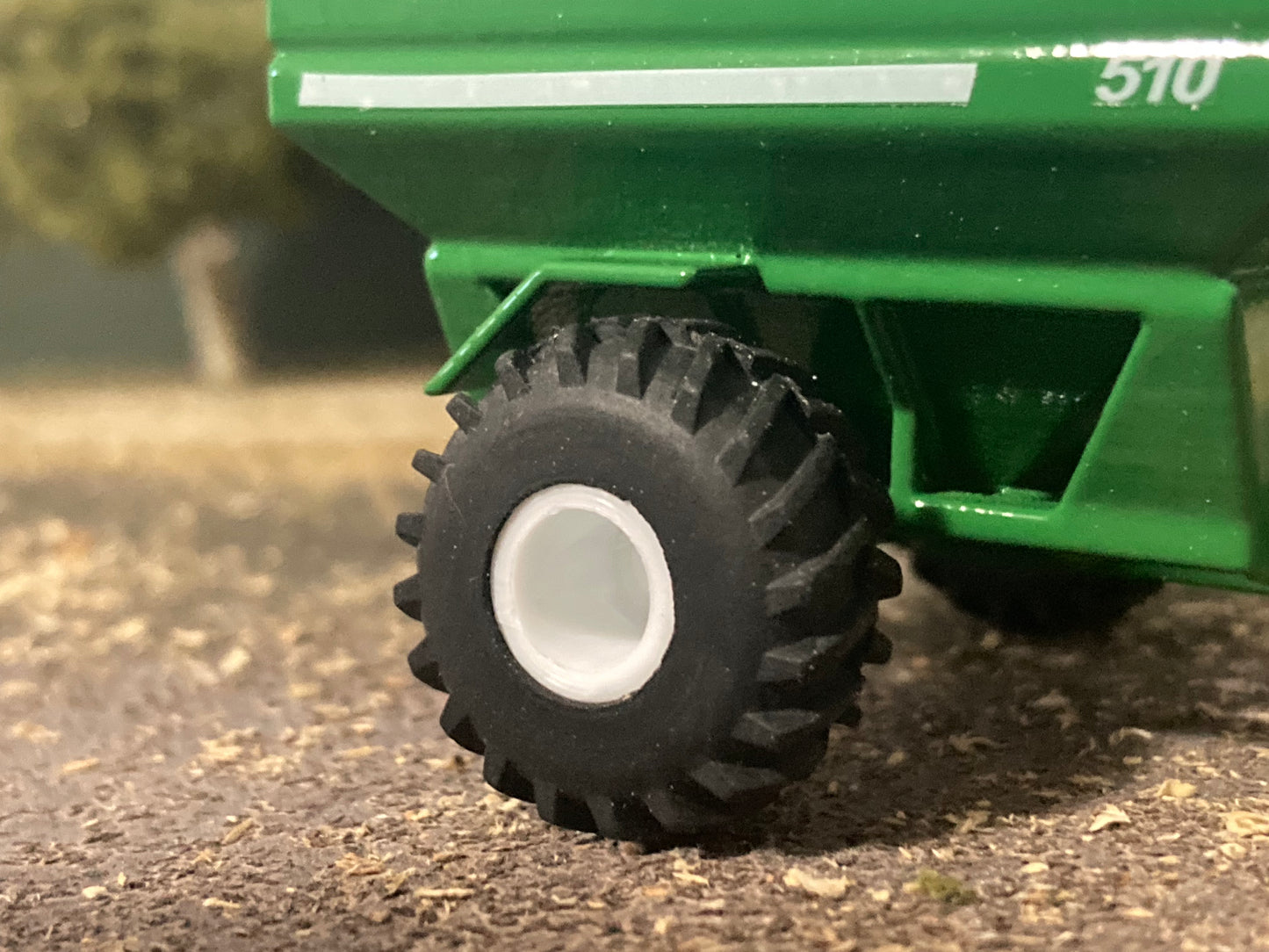 1/64 EZ Trail 510 Grain Cart Green Tractor Tread Tires