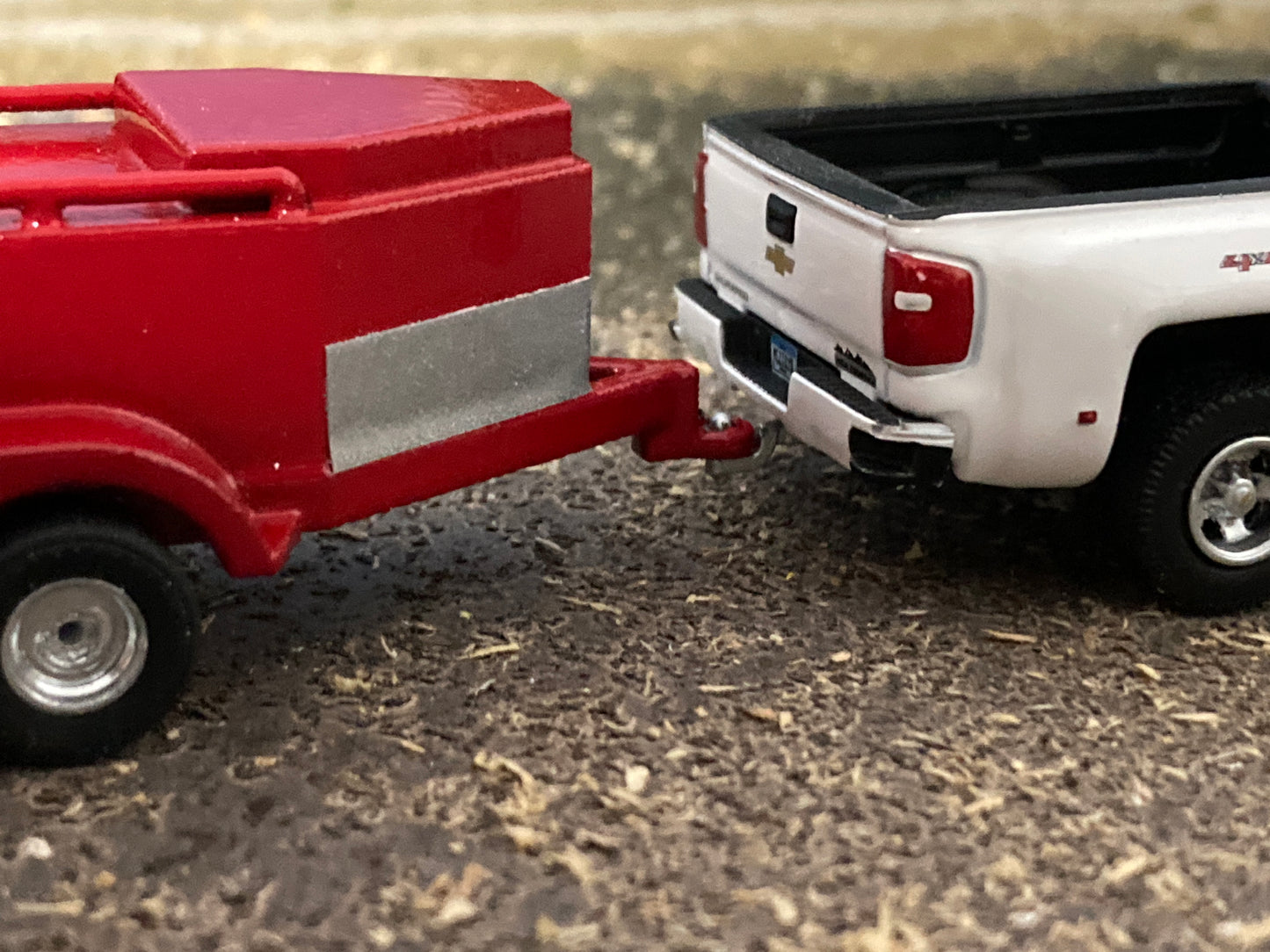 1/64 Fuel Trailer Red 600 gallon (for Ball style hitch)