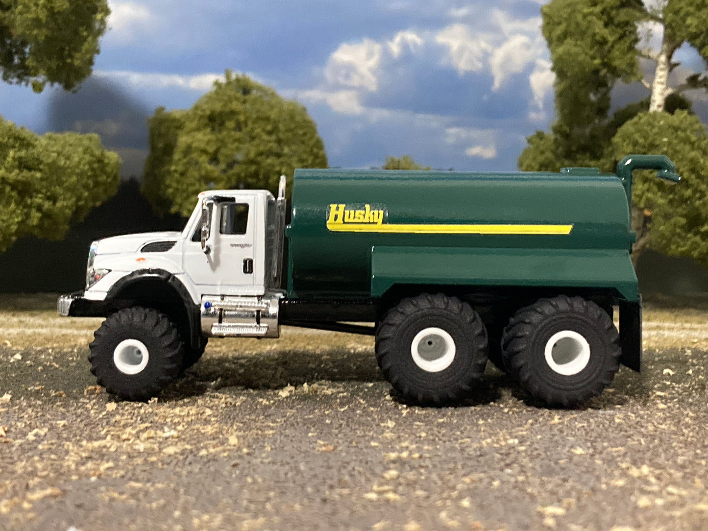 1/64 IH Workstar Floater Husky Manure Spreader Truck