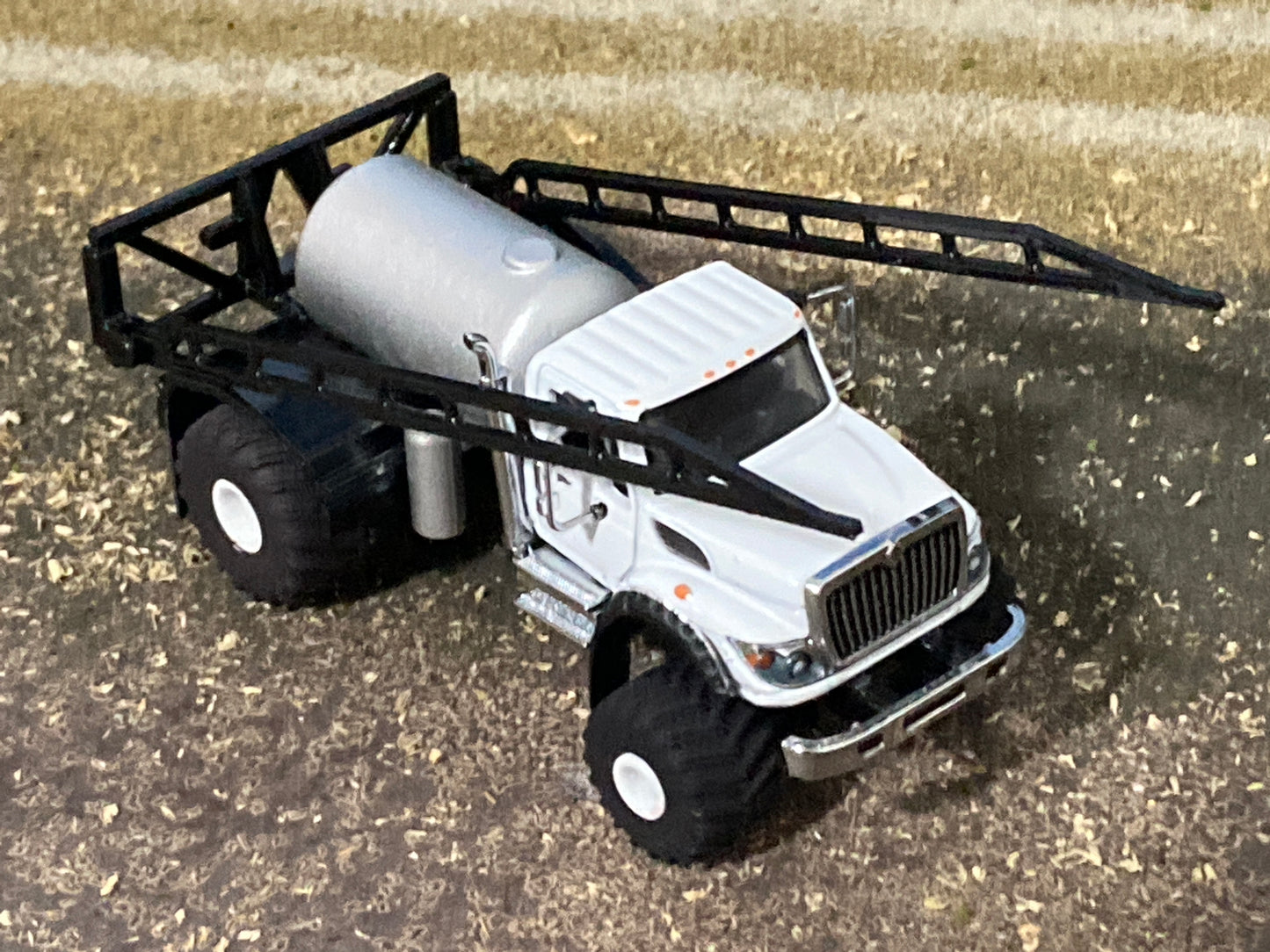 1/64 IH Workstar Floater Sprayer Truck