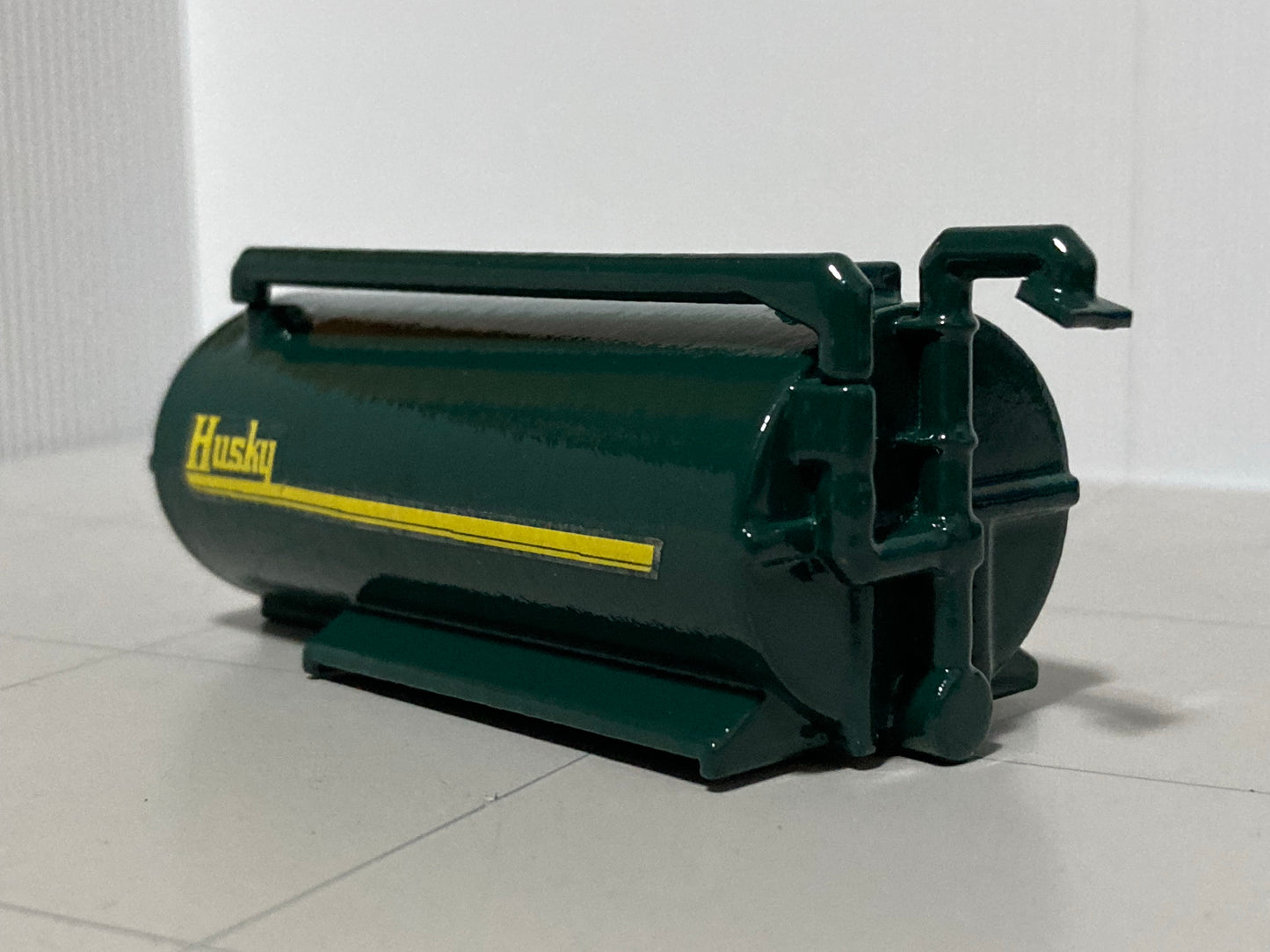 1/64 Husky Manure Spreader for Trucks 4,000 gallon