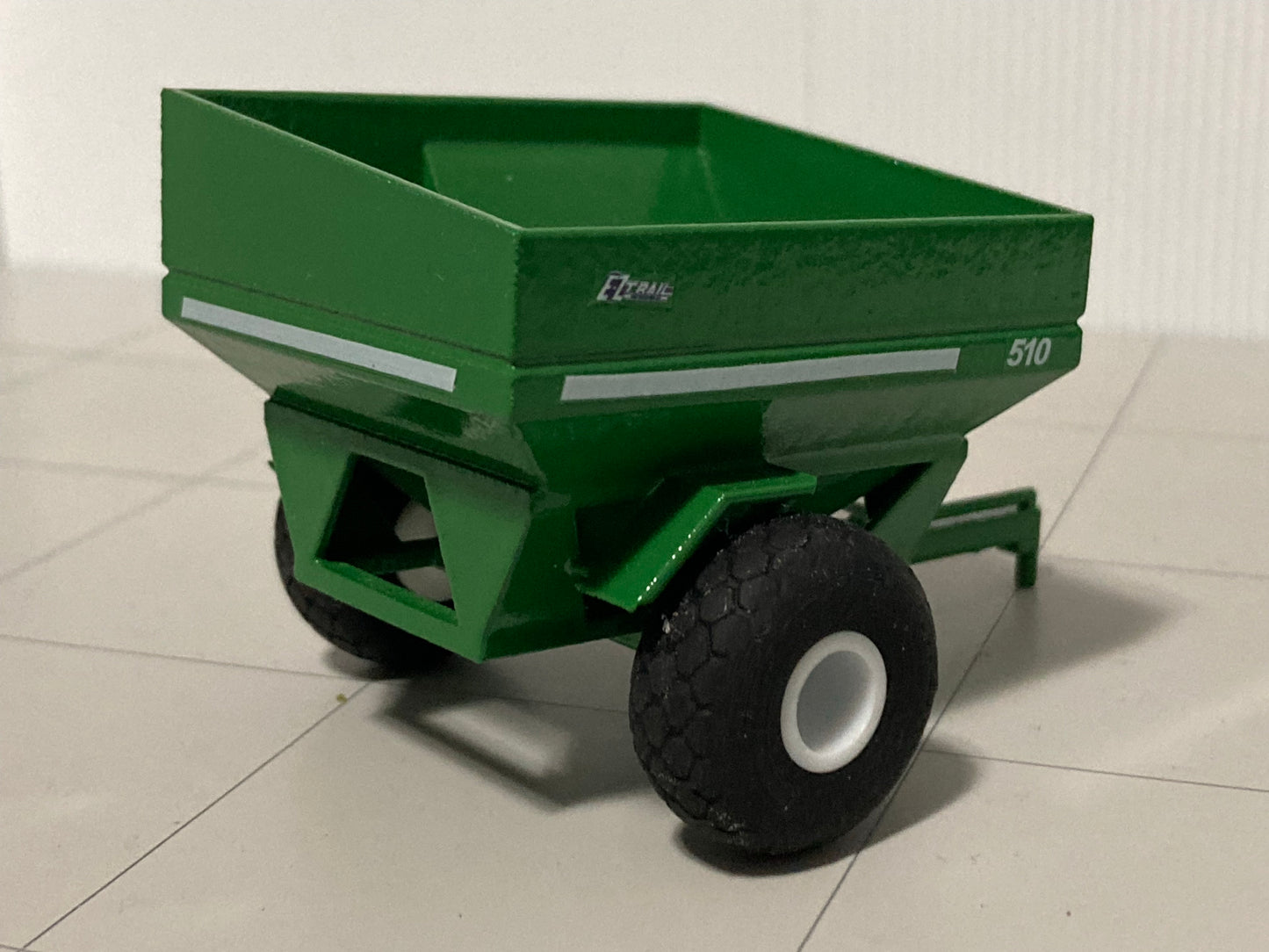 1/64 EZ Trail 510 Grain Cart Green