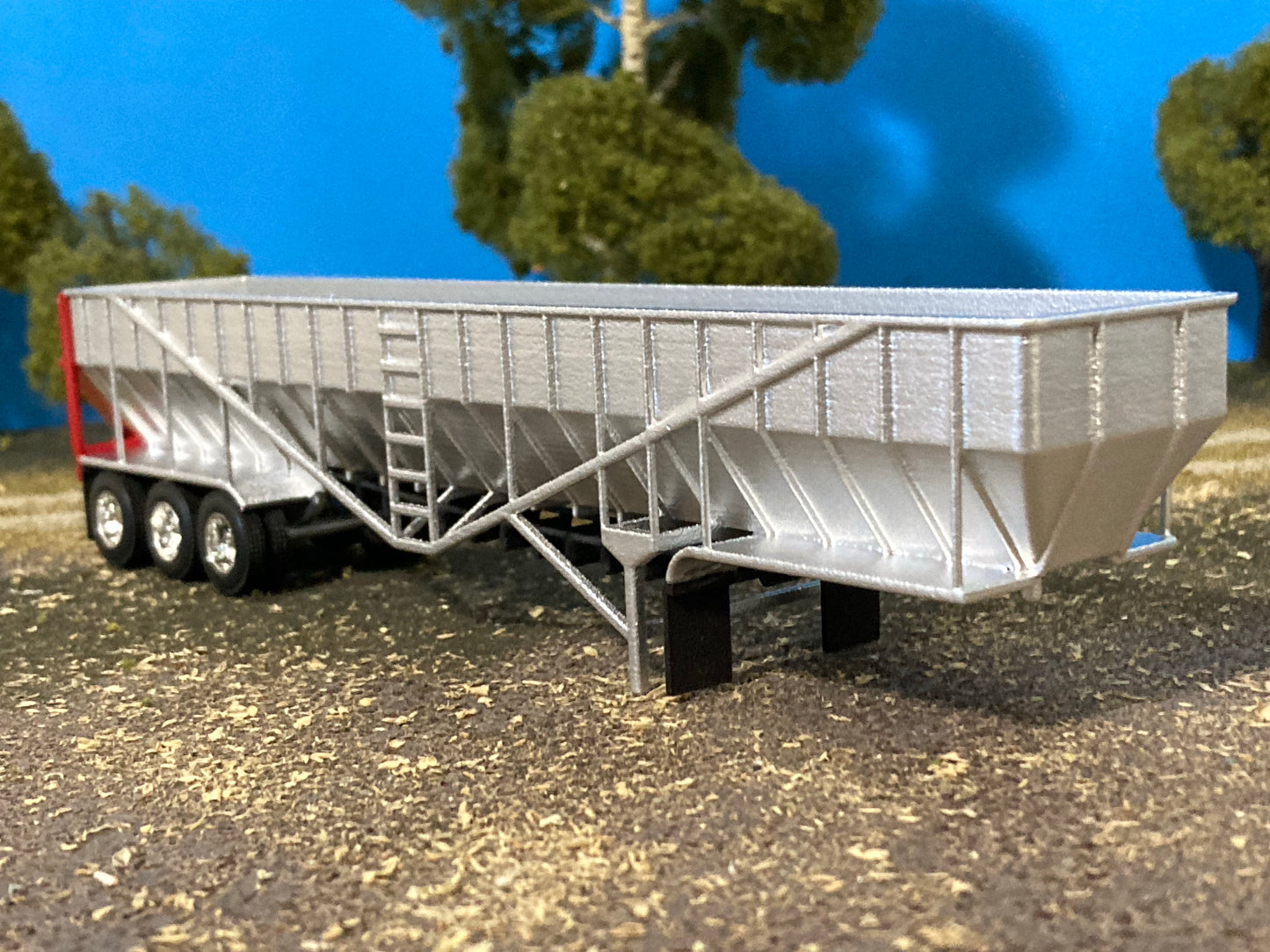 1/64 Live Bottom Belt Trailer Tri Axle Red Door