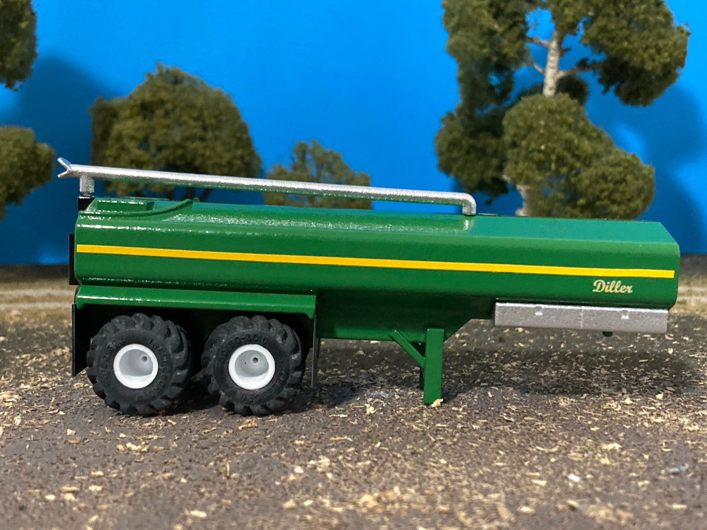 1/64 Diller Manure Spreader Trailer Tandem Axle Mud Tires