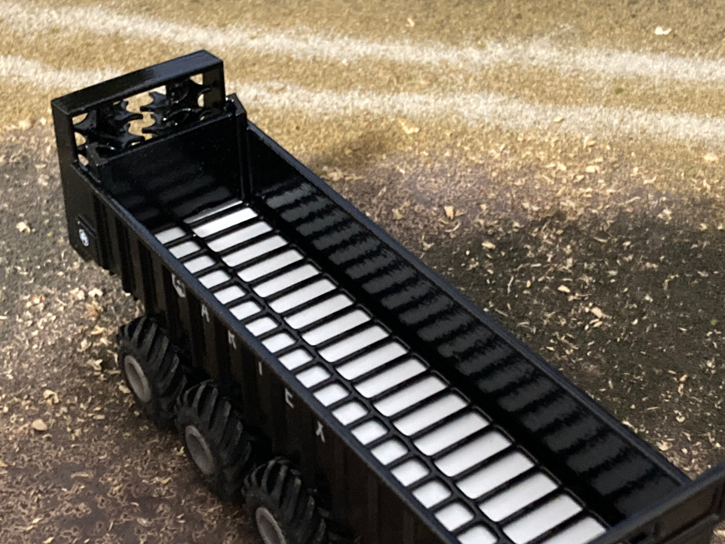 1/64 Artex CB1200 Manure Spreader Black