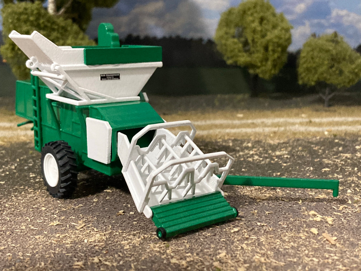 1/64 Bob Model 56 Edible Bean Combine Green